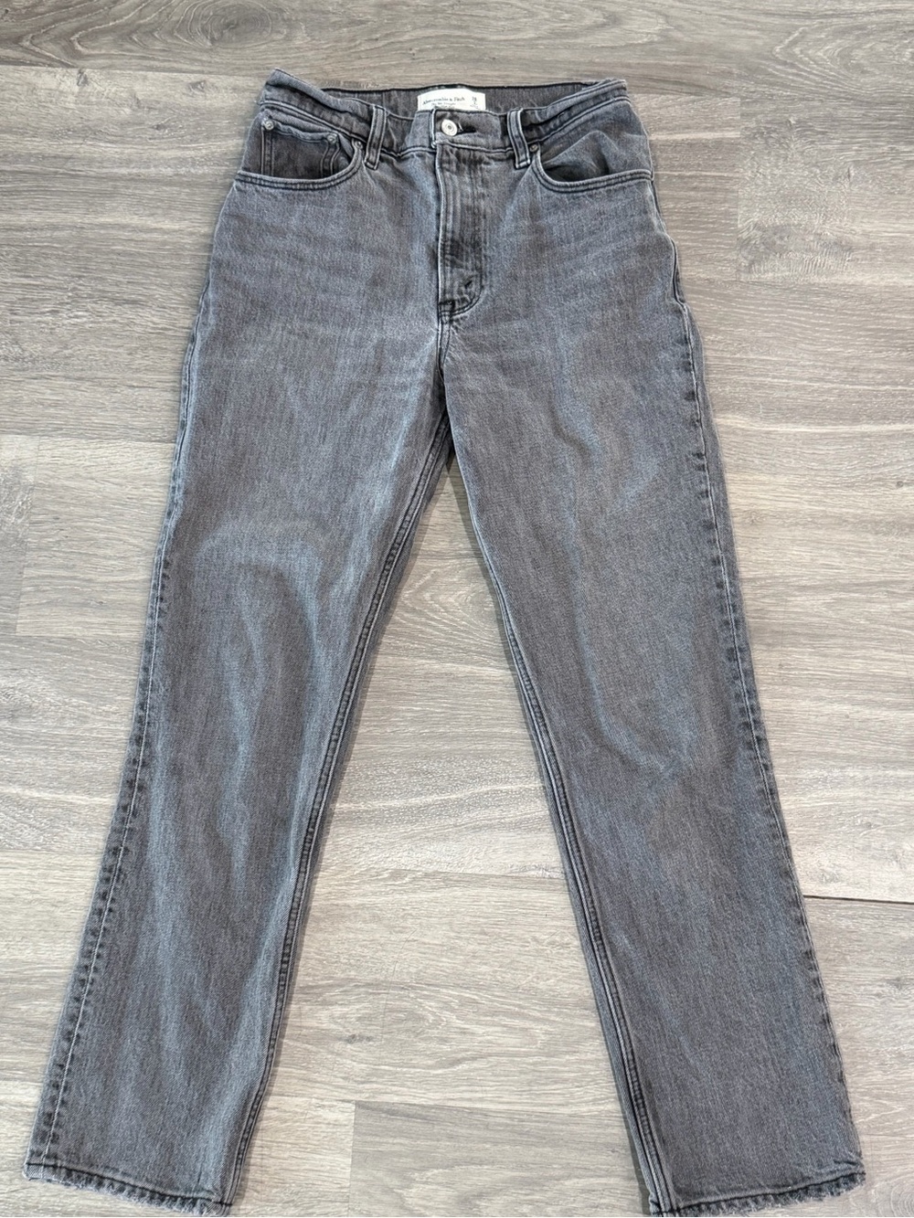 Abercrombie & Fitch The '90s Straight Ultra High Rise Jeans Gray 26 Short / 2S